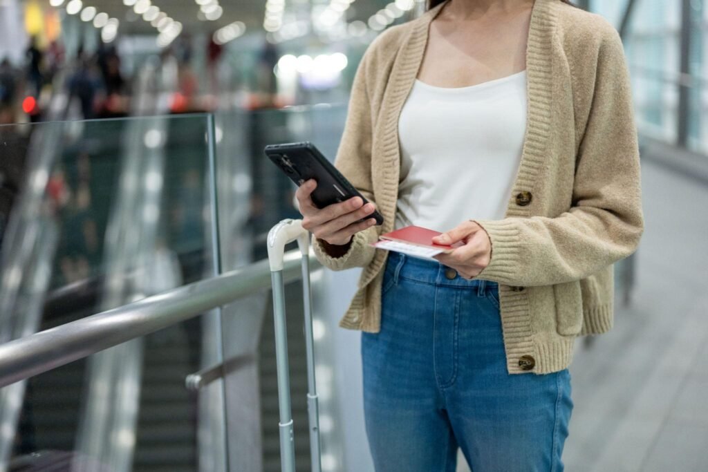 modern travel technology helping travelers navigate trips